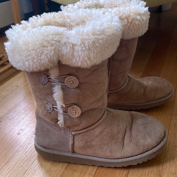 Ugg Bailey Button Triple Boot - Picture 2 of 10